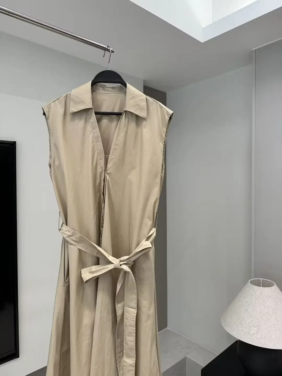 Vestido camisero de diseño plisado para Mujer, vestido Retro sin mangas, versión delgada de temperamento, moda elegante, nuevo, 2024