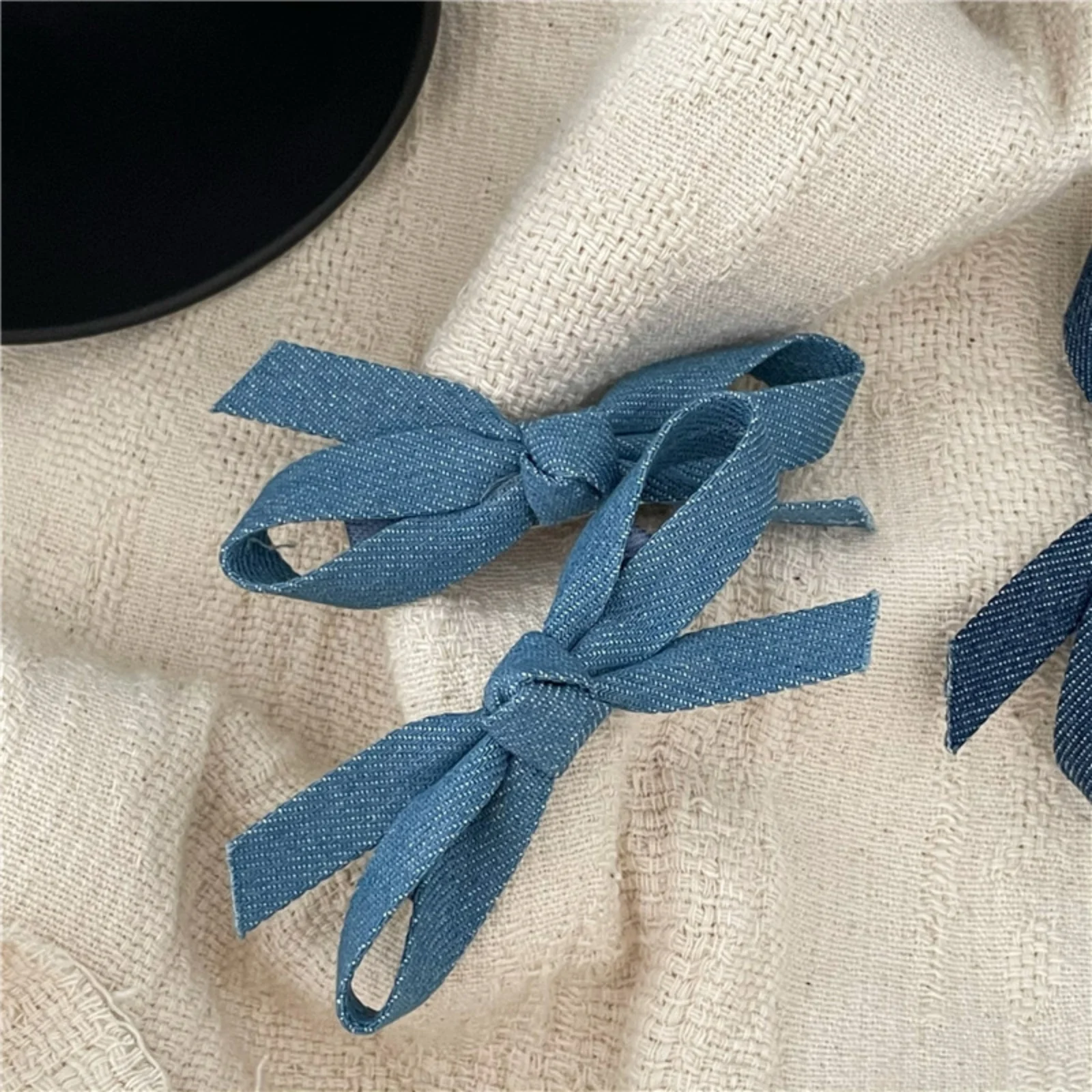 2 Stück Cowboy-Haarspangen aus blauem Stoff mit Schleife, Paar Clips, Premium-Gefühl, seitlich gebrochenes Haar, Pony-Clips, Entenschnabel-Clips – Detail 6