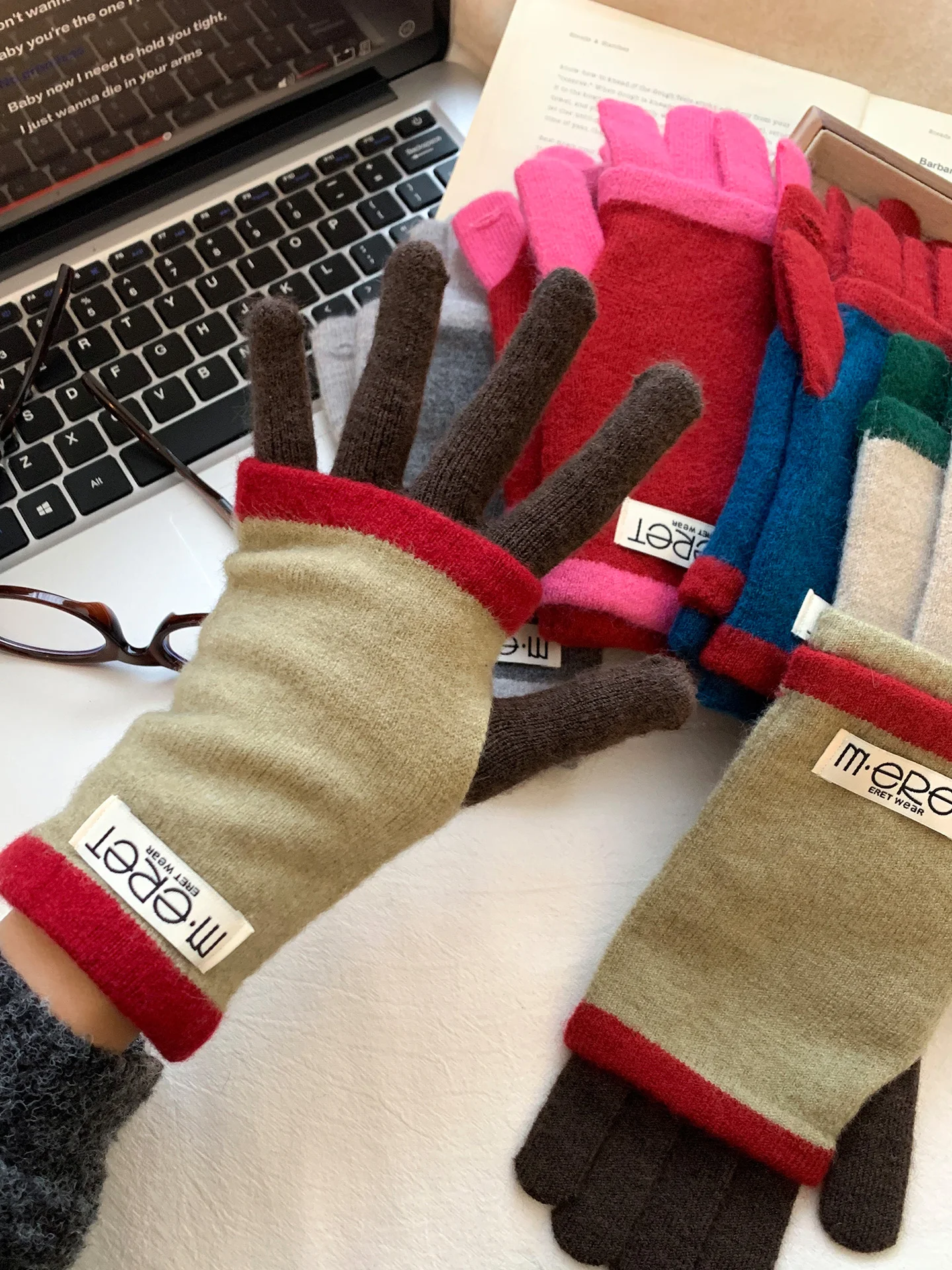 Korean Style Color Block Knitted Gloves Women Winter Thickened Warm Cycling Touch Screen Compatible Five Fingers Soft Comfort...