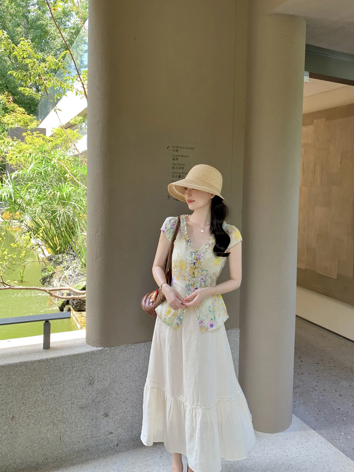 

Wang Han Yan 2025 New Retro Design ort Sve Silk Print Top Women Summer Faionable Versatile French Sle irt