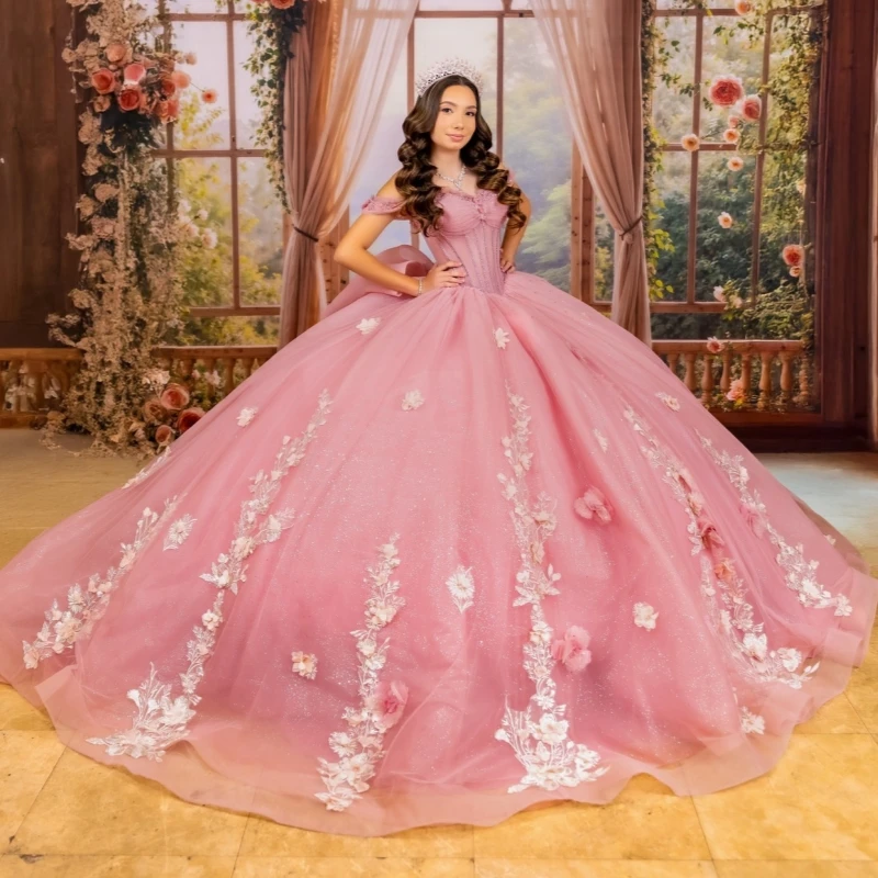 

Розовые блестящие платья Quinceanera с открытыми плечами и аппликацией из цветов и бусин с бантом из тюля, корсет для вечеринки, дня рождения, милое платье 16, Vestidos 15