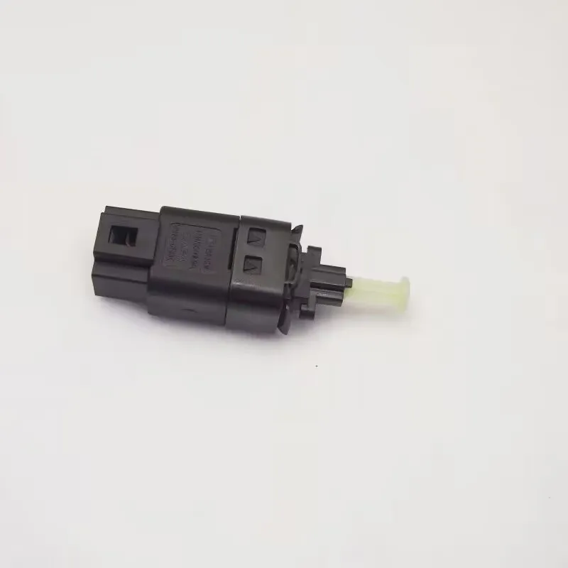 

High quality suitable for Great Wall C50 Haval H6 H5 H8 H9 M2 M4 wingle 5 brake light switch foot brake brake light switch