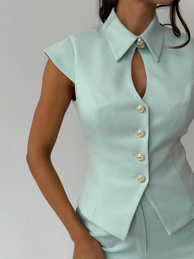 Neue Sets: Sexy, schmal geschnittene Oberteile mit Revers, Cape-Ärmeln und Cut-Outs sowie einreihige, taillierte Hosen für Damen – Detail 30