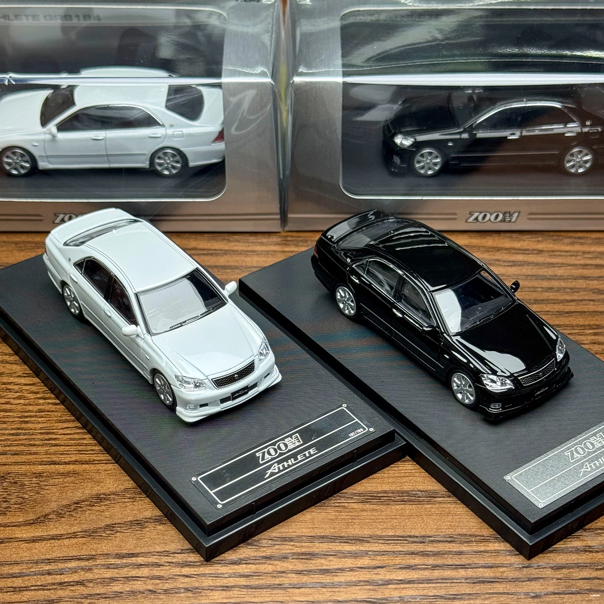 ZOOM 1:64 corona atleta coche de aleación fundido a presión y vehículos de juguete modelo de coche escala en miniatura modelo de coche juguetes para niños