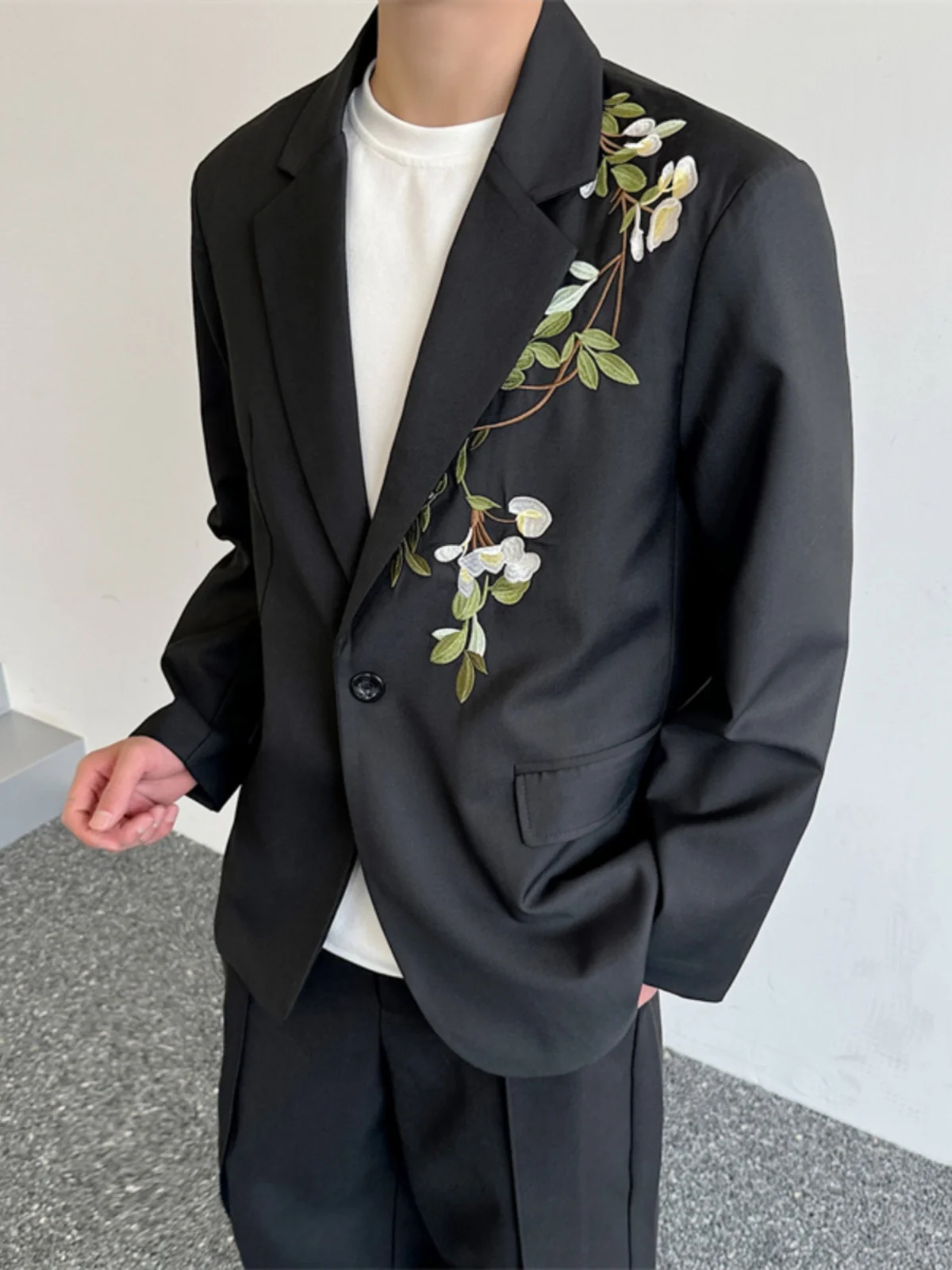 

New Chinese Sle Loose Fit Single Buttoned Suit Jaet Embroidered Camellia Design ex Casual Western Wear
