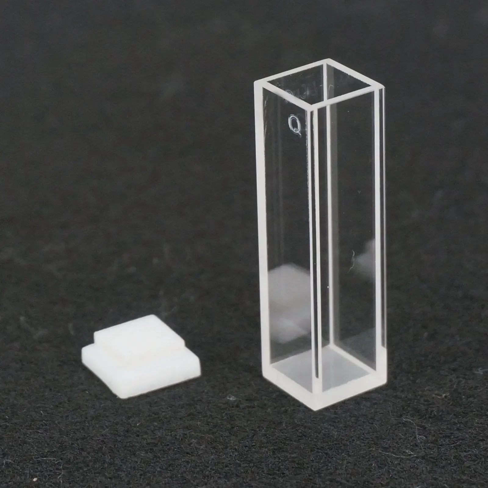 3.5ml 10mm 경로 JGS1 표준 석영 형광 셀, 뚜껑 포함 석영 큐벳 4 표면 투명 높은 투과율
