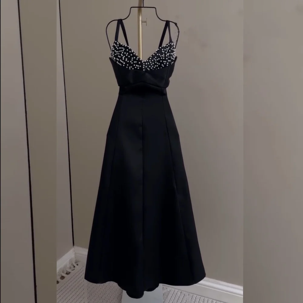 

Customized Fashion Charmeuse Pleat Sequined Pearl A-line Spaghetti Strap Long Dresses Bespoke Occasion Chinese Style