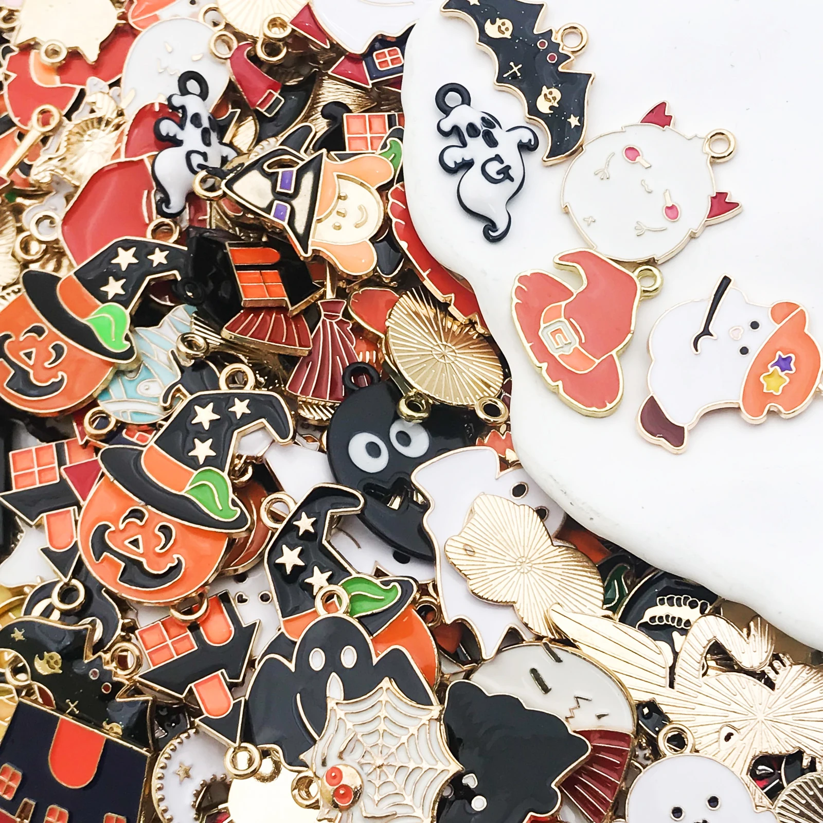 Randomly Mix 10/20/30/40Pcs/Pack Halloween Charms Enamel Jewelry Making Charms For Halloween Bracelet Necklace Making