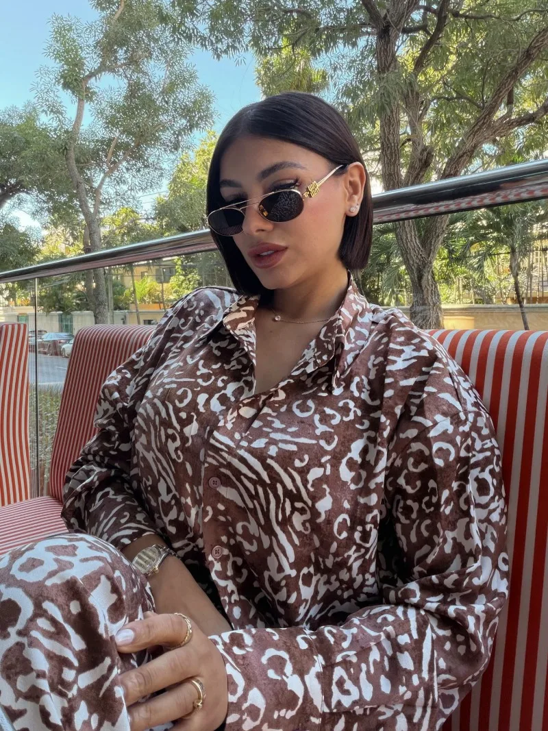 Afrikanisches Leopardenmuster 2-teiliges Outfit für Damen, Hemd mit Knöpfen + weit geschnittene Hose, elegantes Co-Ord-Set für Streetwear, Abendveranstaltungen und Partys – Detail 3