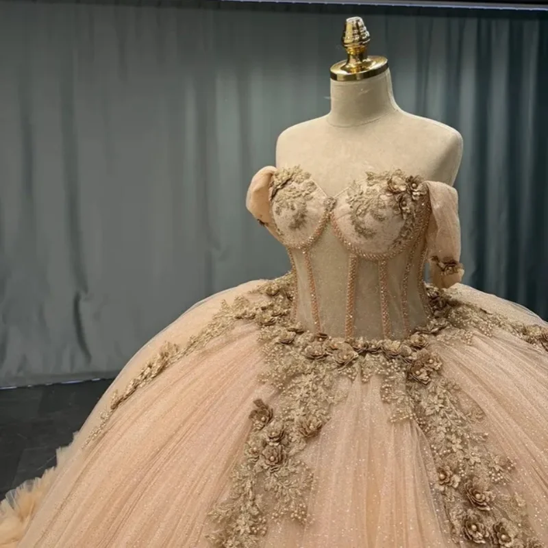 

Блестящее платье Quinceanera цвета шампанского с открытыми плечами, блестящая наклейка, кружевное многослойное платье с длинным хвостом, платья de 15, Quinceanera ﻿ Настроить