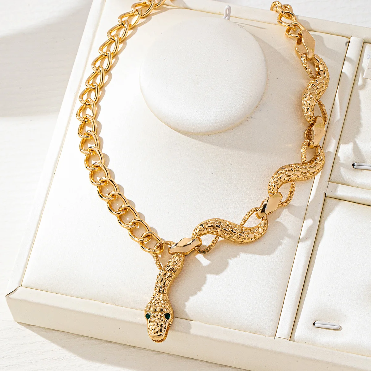 

Hip-hop Metal Snake Pendant Necklace for Women Party Holiday Fashion Neck Choker Metal Chains Jewelry Party Gift