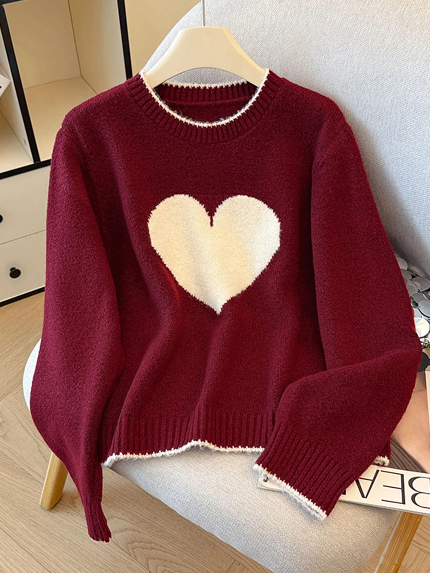 

Рекомендация Emily Clud: Новинка! Вязаный свитер с узором в виде сердец и цветовыми блоками для осени и зимы. Женская мода.