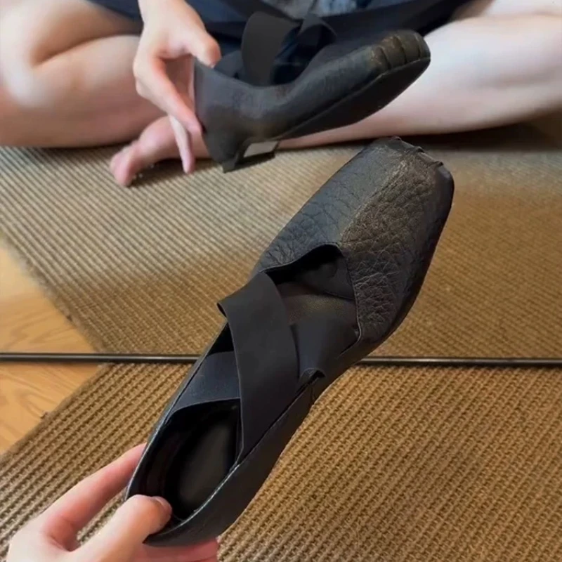 2025 Fibbia in metallo Tacco largo con una banda Scarpe singole Autunno Nuovo Punta quadrata Bocca superficiale Suola morbida Scarpe basse antiscivolo