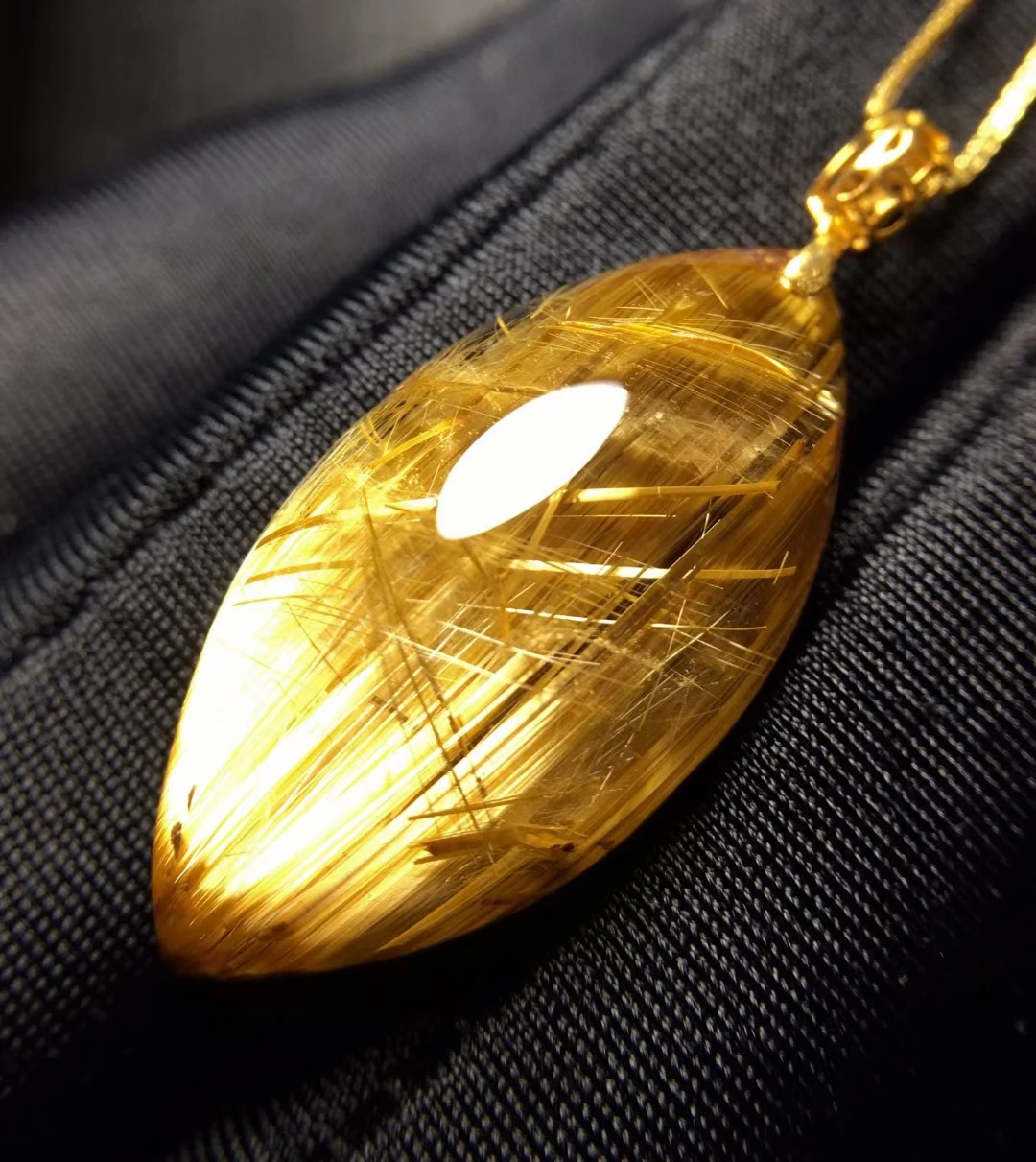 

Natural Gold Rutilated Quartz Pendant Necklace Jewelry 28.3*14.2*7.7mm 18K Gold Yellow Rutilated Women Men AAAAAAA