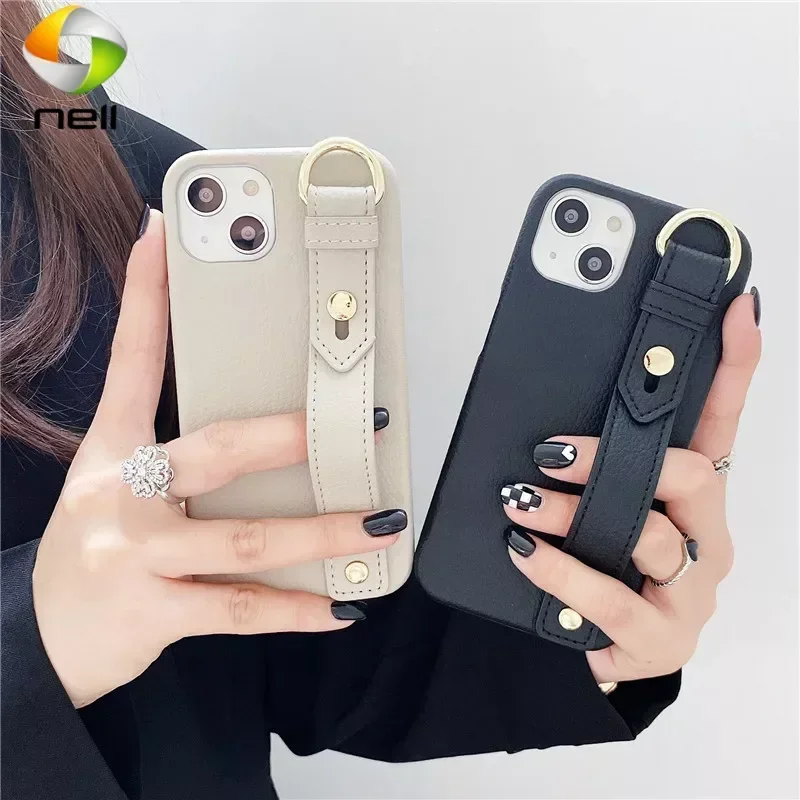 

Luxury Wrist Strap Leather Phone Case for iPhone 15 14 15Pro Max 13 12 Pro Simple Wristband Stand Holder Lychee Pattern Cover