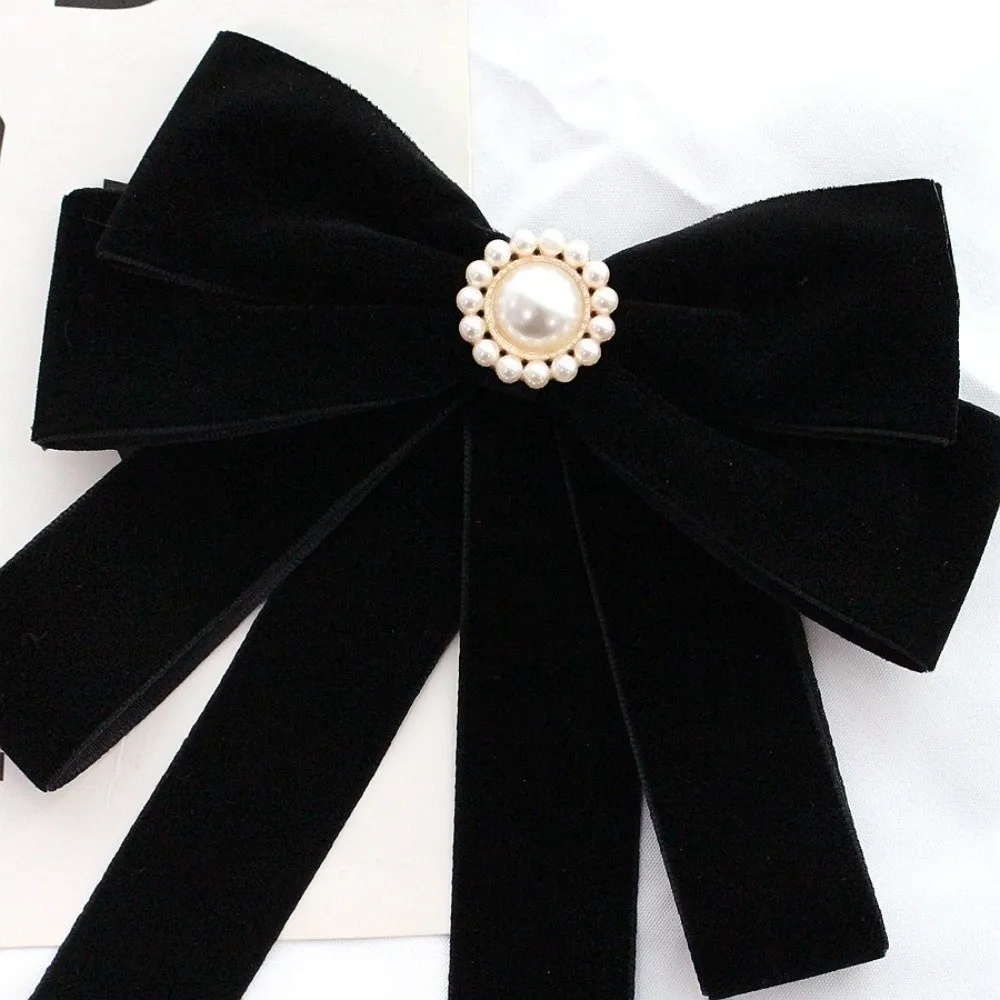 الفاخرة المخملية الشريط الأسود دبوس الخرز اللؤلؤ الأسود القوس ربطة العنق متعدد الطبقات الراين الشريط شارة بروش فتاة