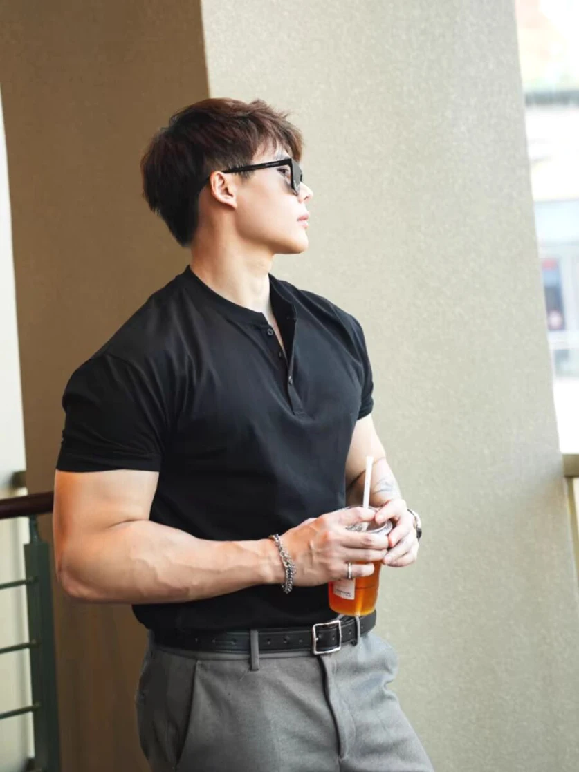 

American Sle Hard Man Pure Cotton Henry Collar T-irt Muscle Men Slim ort Sve f Button Henry irt Fitn Trainin...