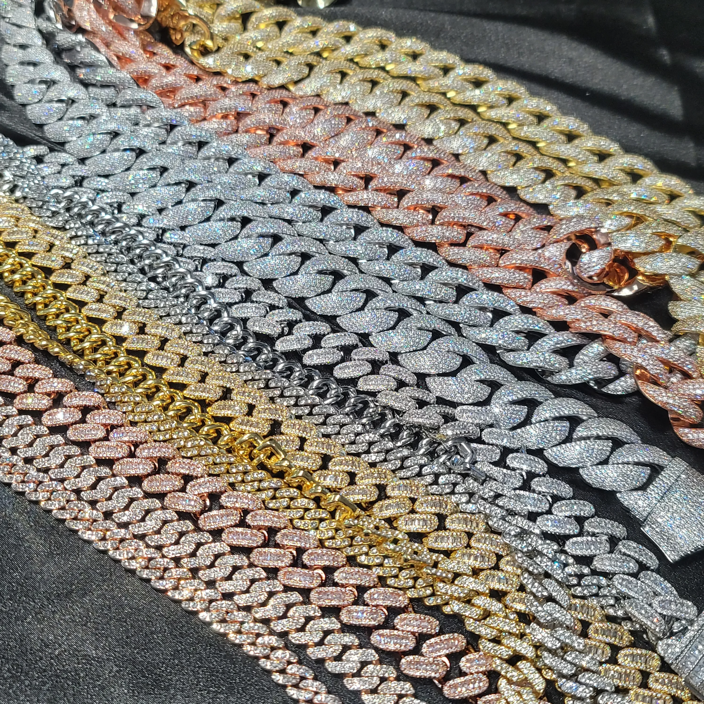 

Fashion Hip Hop Miami Cuban Necklace Chain Full Diamonds 9mm 12mm 15mm 20mm 24mm Pendant Chains Long Buckle Closure Jewelry Gift