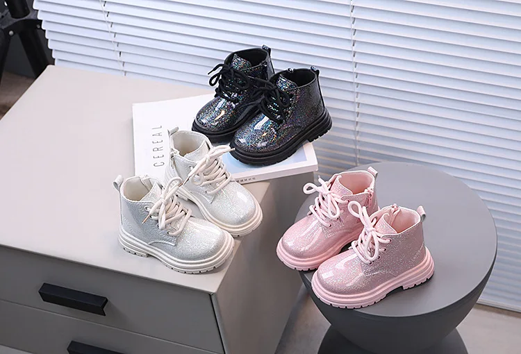 2026 Neue Winter-Kurzstiefel für Mädchen, Kinderstiefel im britischen Stil, weiche Sohle, leichte Stiefel, knöchelhoch, Unisex-Jungenstiefel, Größe 21-30 – Detail 2
