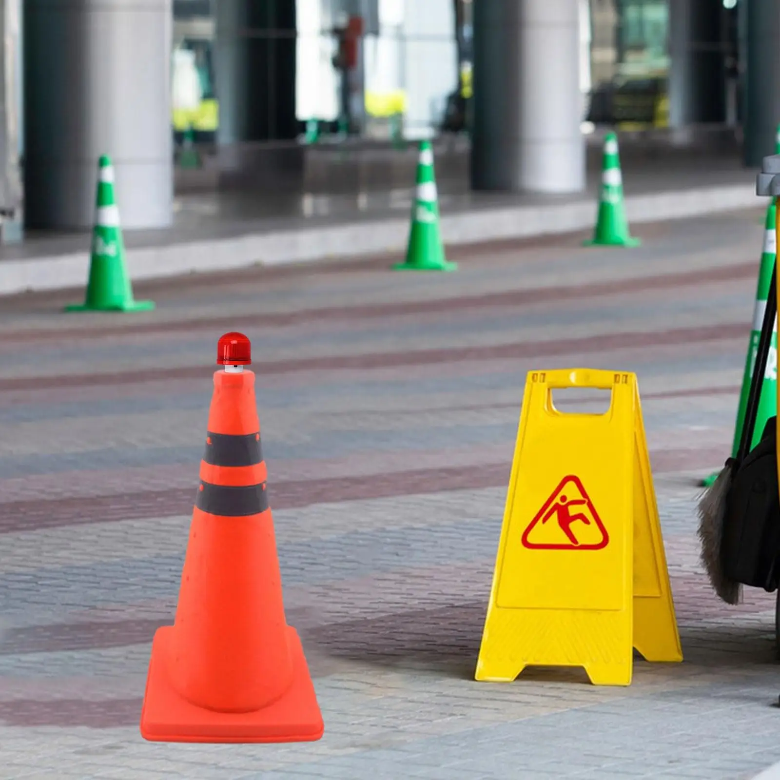 

18inch Collapsible Traffic Cone with Flashing Light Telescopic Lightweight for Night Time Roadside Emergency Waterproof