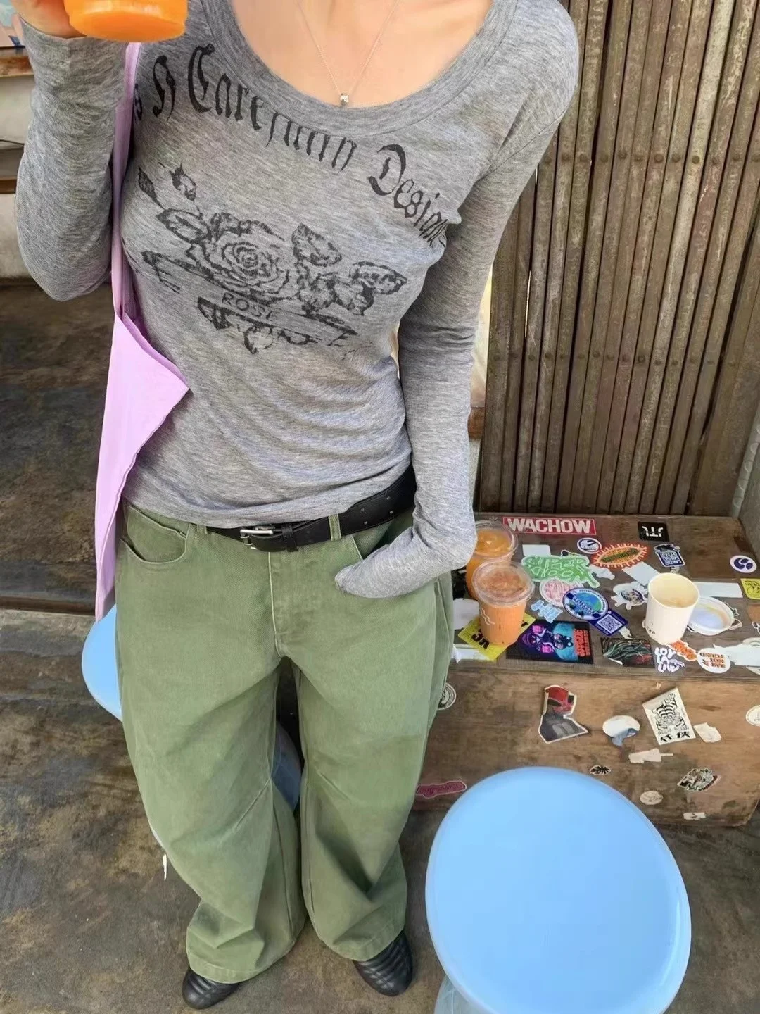 

Женская легкая футболка с принтом роз, U-образным вырезом, длинными рукавами, облегающая, из хлопка, для весны и лета, новая коллекция, повседневный топ Cleanfit