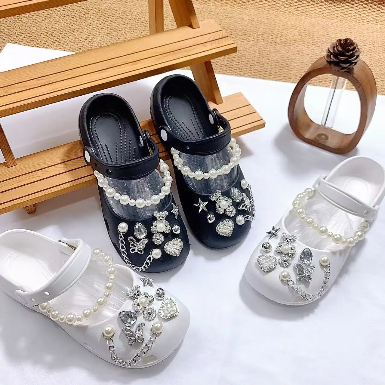 Mary Jane Clogs for Women, Closed-Toe Clogs, Ballet Clogs, Beach Shoes, Pearl Chain, Butterfly, Heart, Gemstone DIY Accessories, Sandals