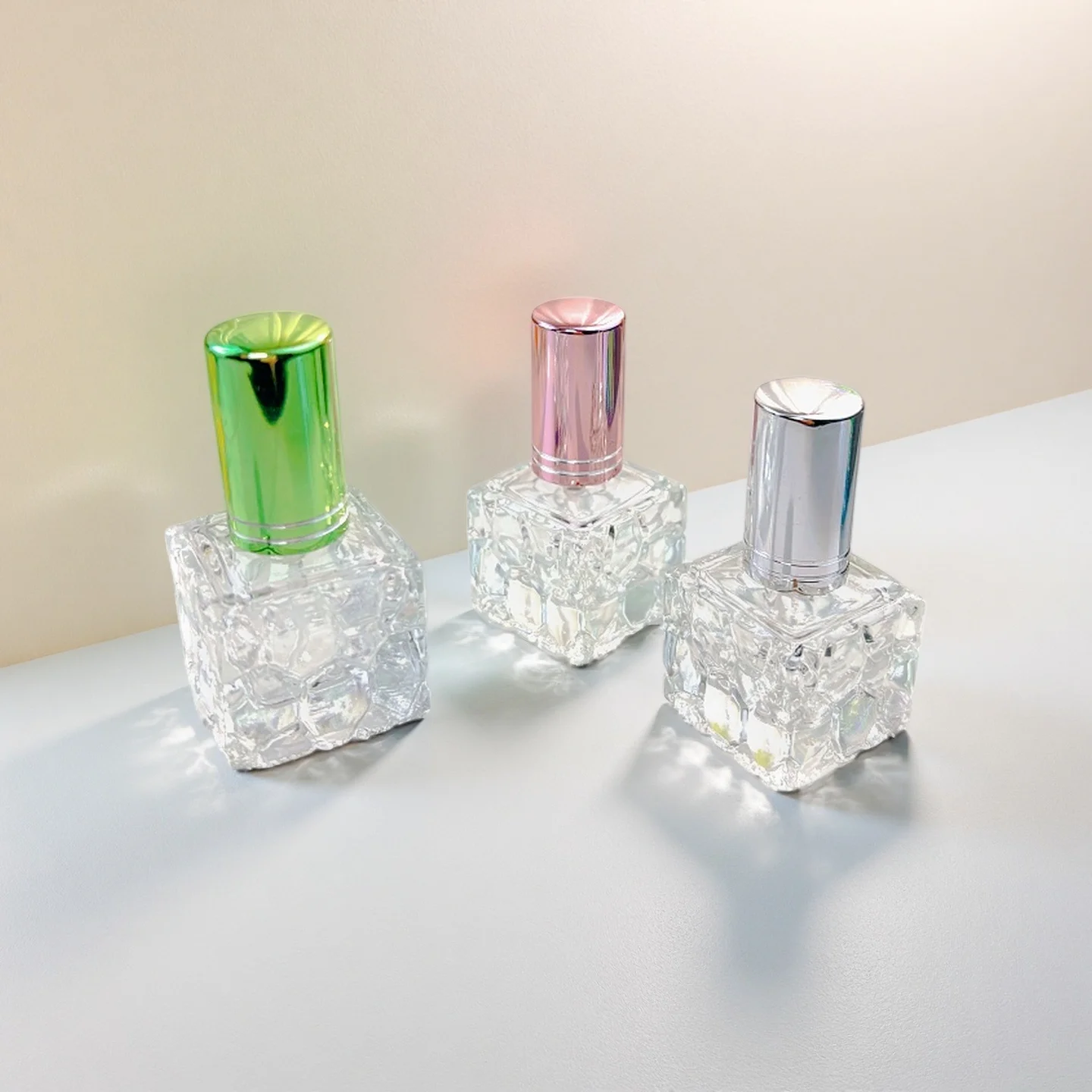 Flacon de parfum en verre transparent de 10 ml, rechargeable, vide, en forme de rose, pour voyage.