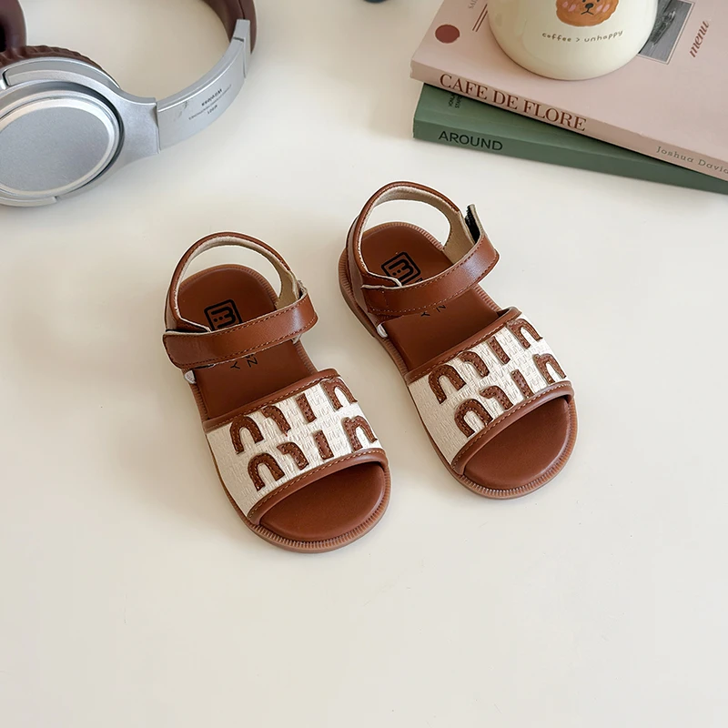 

2025New Children Fashionable Girls Barefoot Sandals Low Heel PU Leather Enfants Fille Party Dress Shoes Toddler Kids Summer Soft