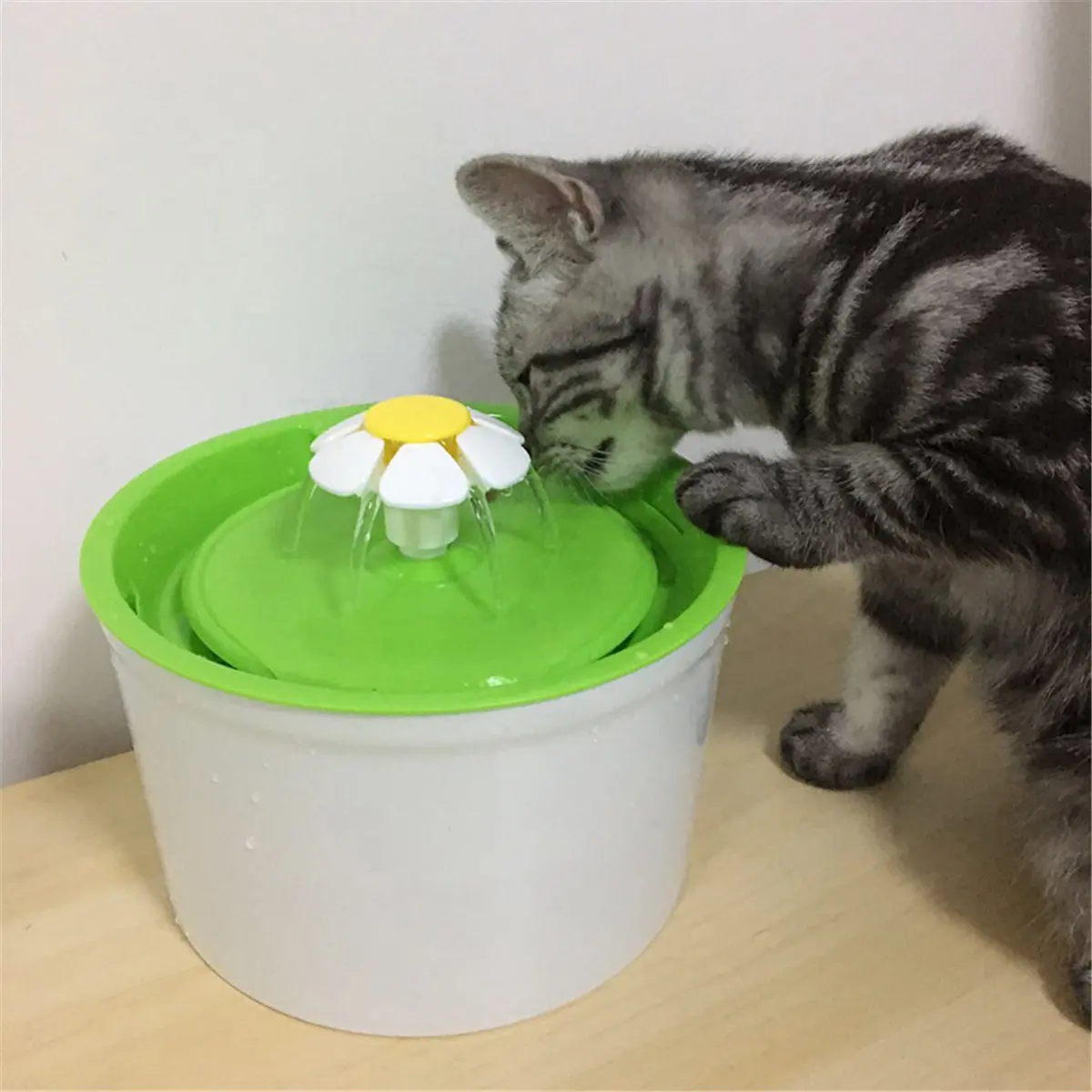 Fashion Automatic 1.6L Flower Type Cat & Dog Pet Drinking Fountain-Super Silent- Suitable for Multiple Pet Families Orange/Green