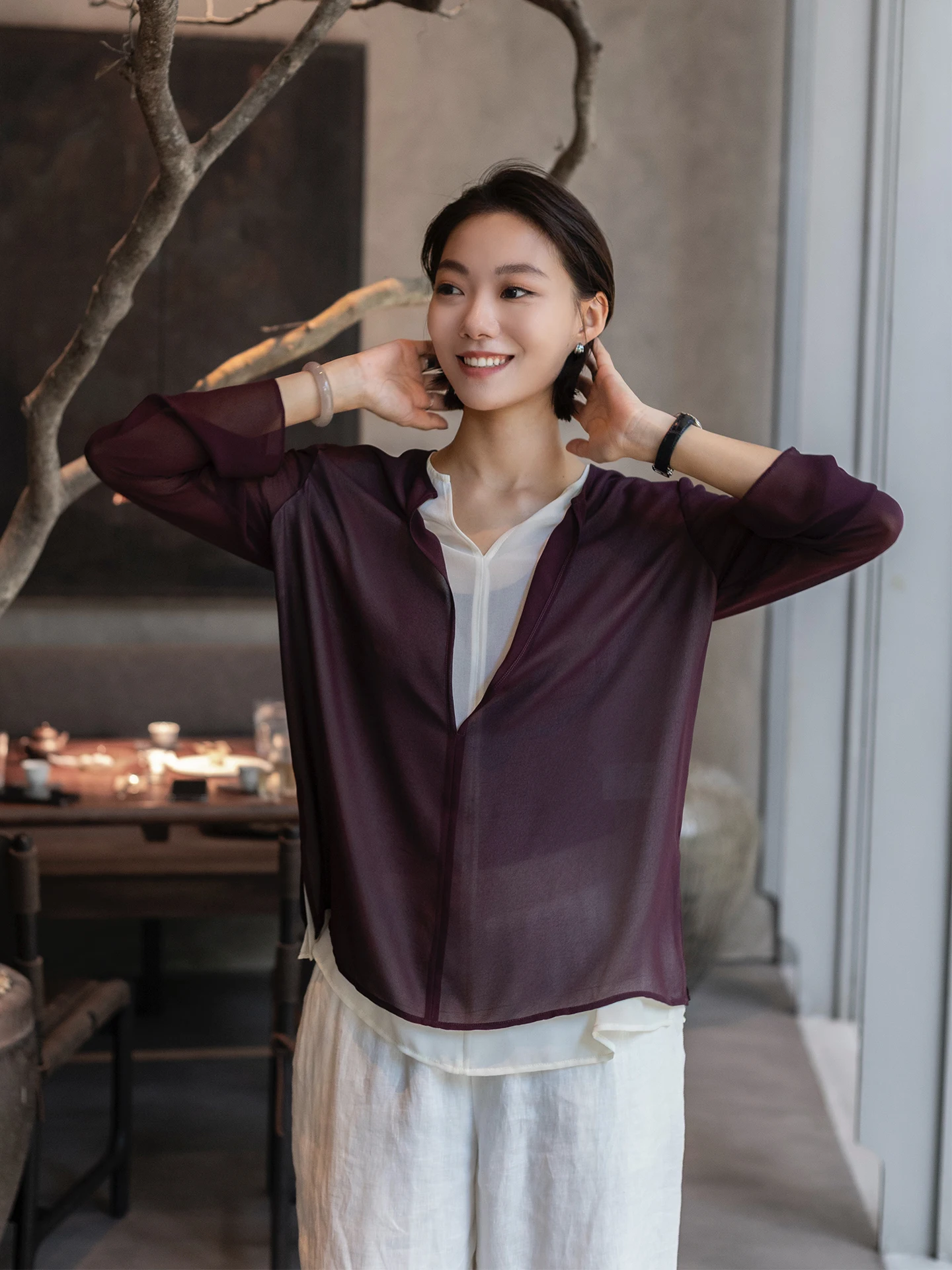 

Стильная повседневная тонкая женская блузка с длинным рукавом и V-образным вырезом, свободного кроя, весна-осень, фиолетовая, дышащая, из полиэфирного волокна, для офиса и повседневной носки