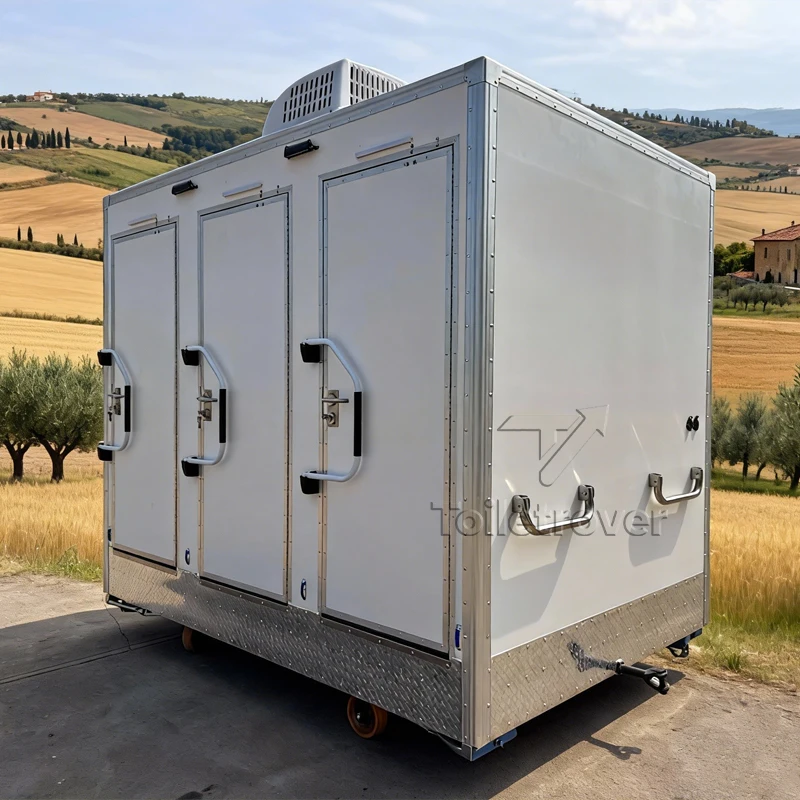 High Quality Luxury Restroom Trailer Outdoor Street Mobile Bathroom Trailer Triple Luxury Otrailer Toilet with Shower