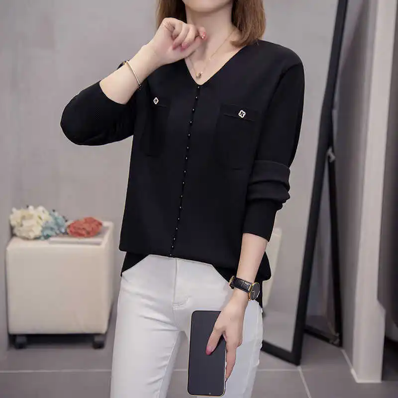 เสื้อถักแฟชั่นผู้หญิงคอวีหลวมสีทึบ