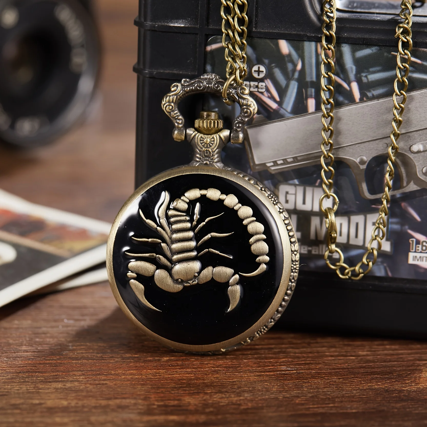 Trendy personalized retro nostalgic black drop glue scorpion relief pattern classical flip pattern men's quartz pocket watch