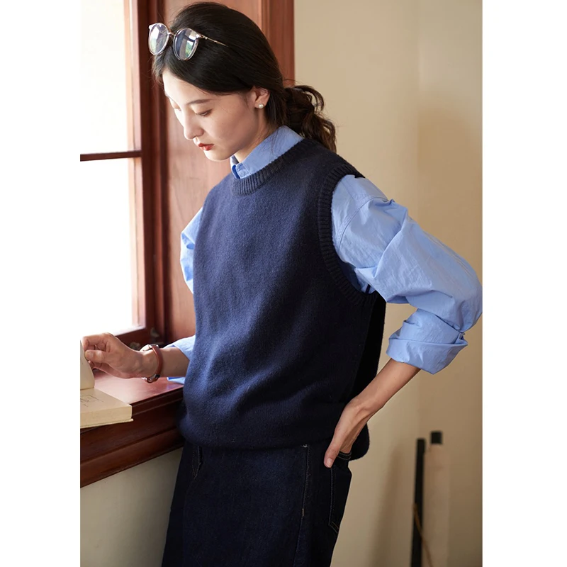 Spring 2023 Women's Knitted Loose Vest Top Vintage Sleeveless Layering Fashionable  Color Low round Neck Long Sleeve Swe...
