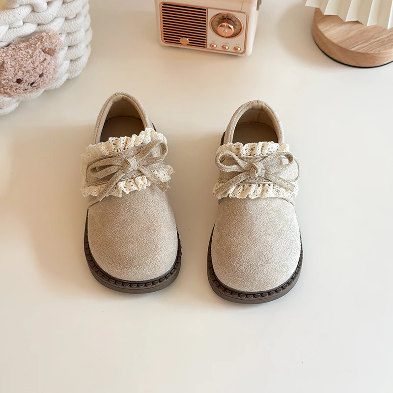 Sepatu Kulit Anak Kecil Usia 1-12 Tahun Warna Beige dengan Pita Renda Sepatu Jalan Anak Perempuan Empat Musim Warna Khaki Tua Lembut Sepatu Anak Tunggal