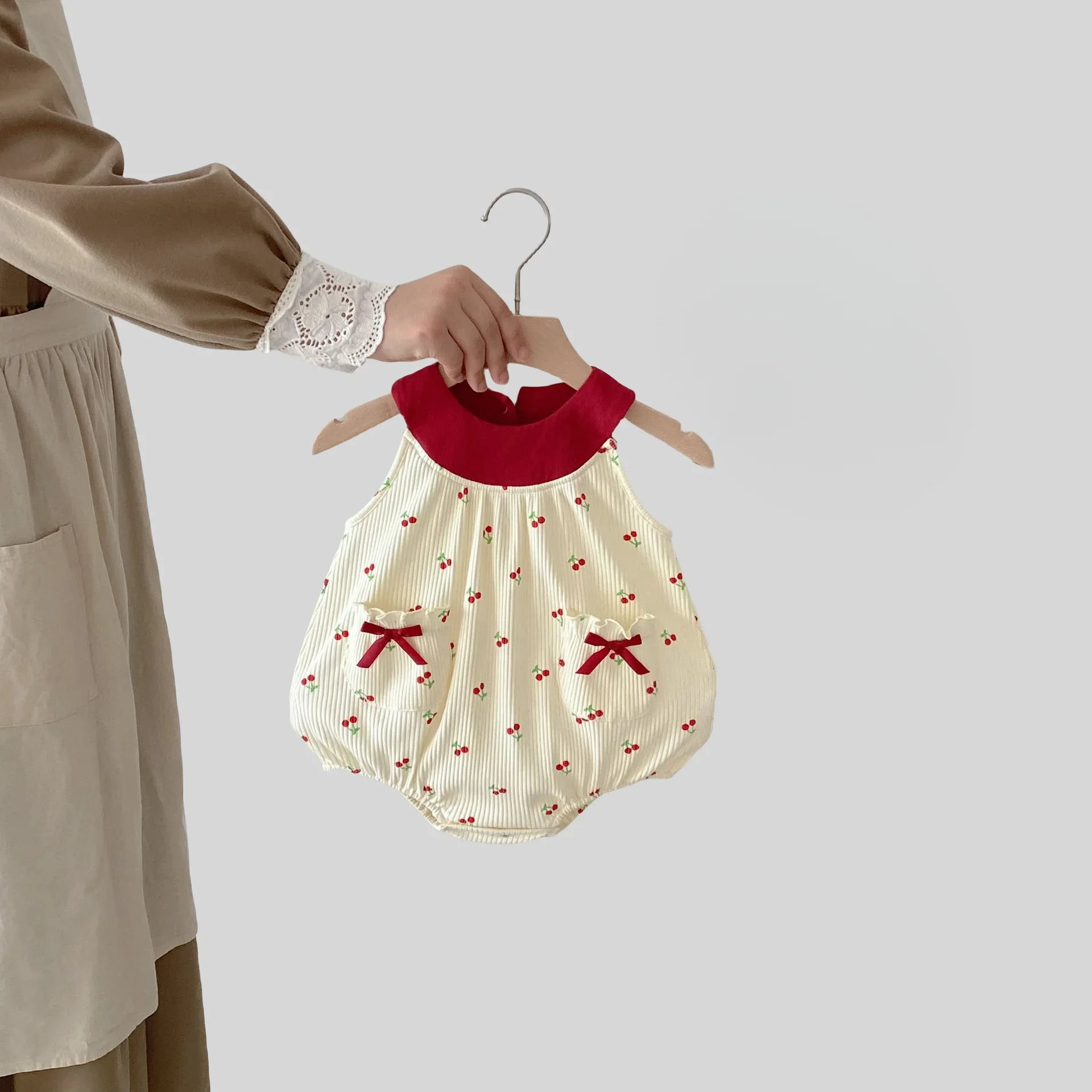 

0-2 Years Baby Girl Lightweight Breathable Sleeveless Cherry Print Red Collar Cotton Bodysuit Summer Romper with Bowknot Pocket