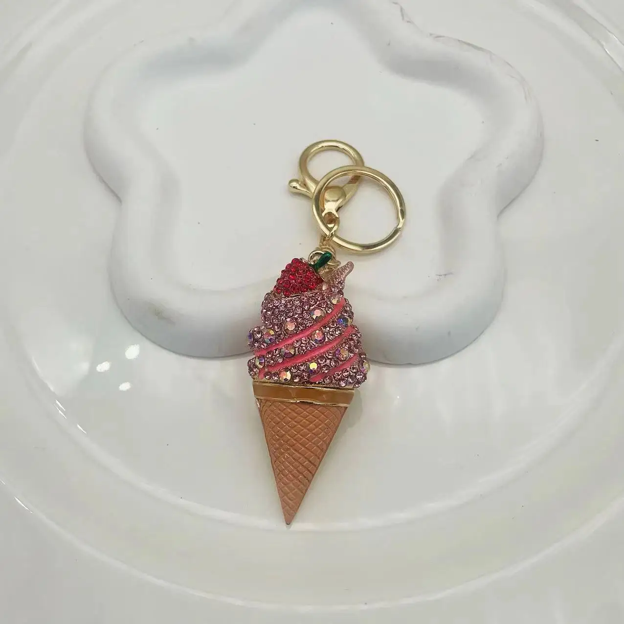 Rhinestone Ice Cream Cone Keychain Car Keyrings Women's Bags Decoration Accessories Fashion Full Crystal Pendants Jewelry Gift