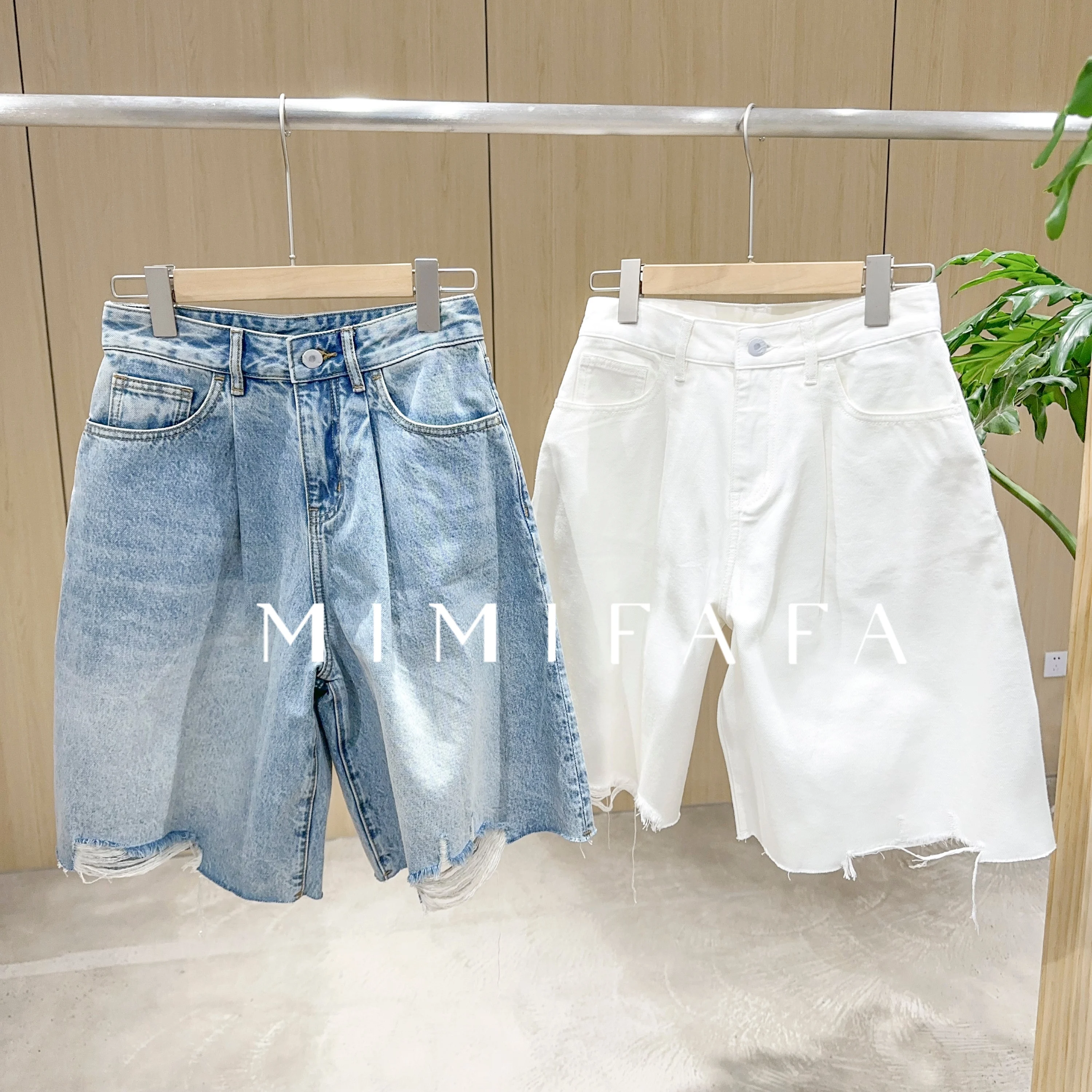 

Mimifafa High Waist A-Line Shorts Casual Style 26 New Frayed Hem Hole Design Women's Jeans Summer Collection Button Closure