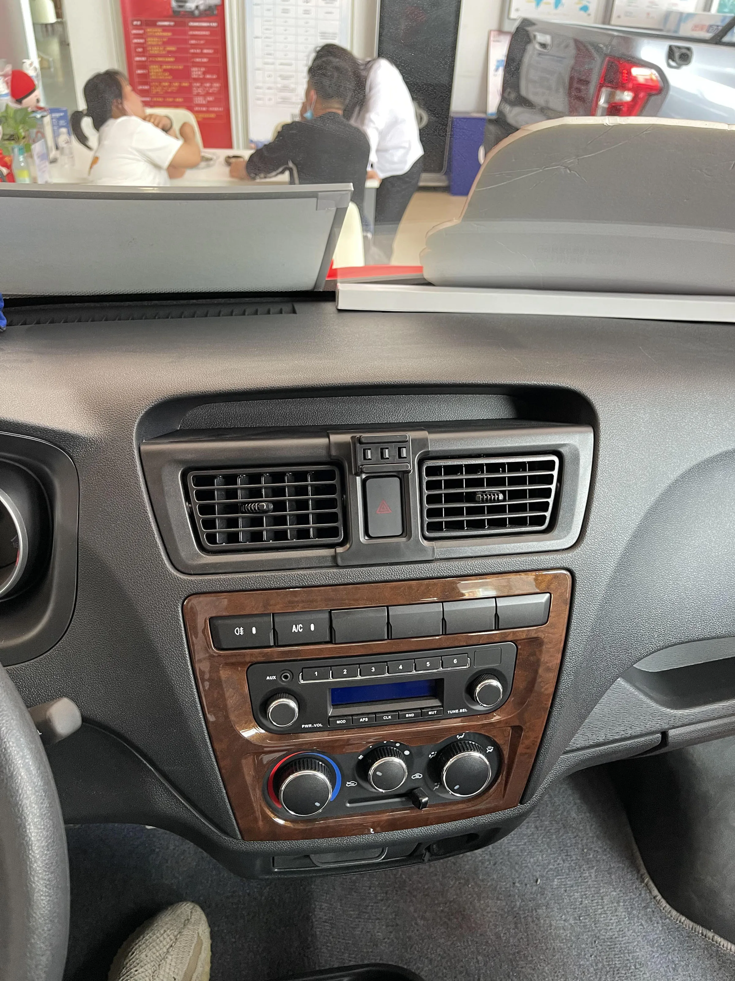 Wireless Charging Gravity Bracket Base Car Phone Holder Auto Accessories For Changan 2019 2020-2022 Changan Ruixing M60/EM60