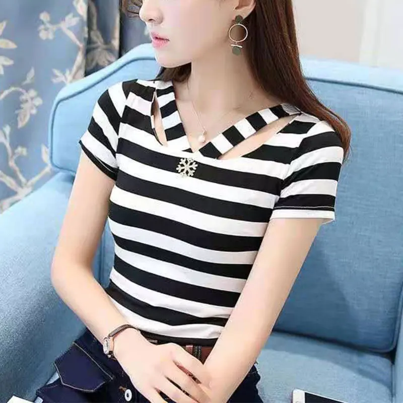 Women\'s Summer Fashion Simplicity Striped V-neck Short Sleeve Slim T-Shirt Women Clothes Korean Casual All-match Temperament Top