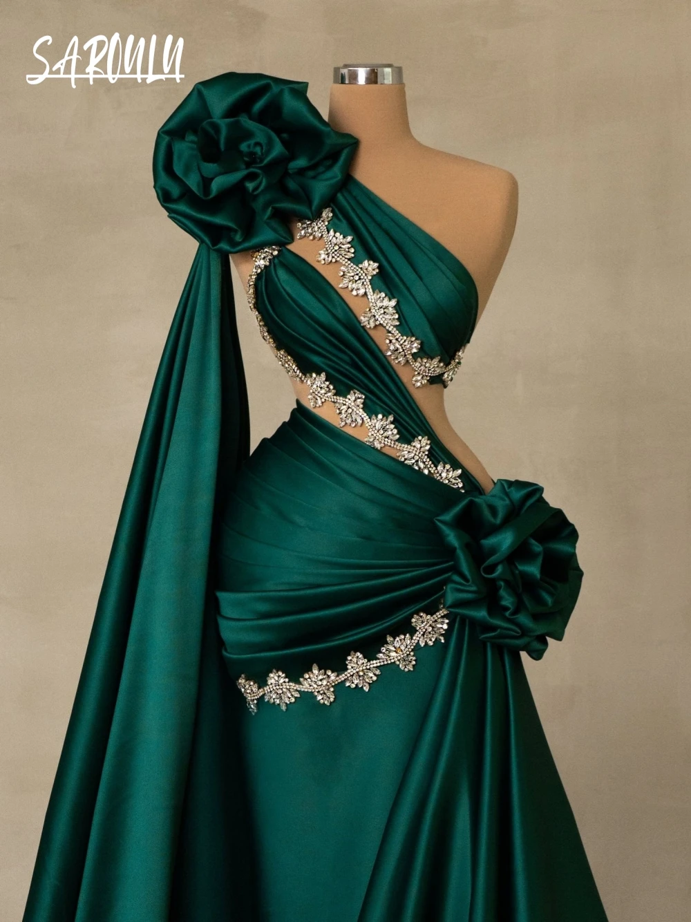 

Green Elegant Beaded Crystals Evening Dress Luxurious Cocktail Side Cape Customized Satin 3D Flowers Party Formal Prom Gown