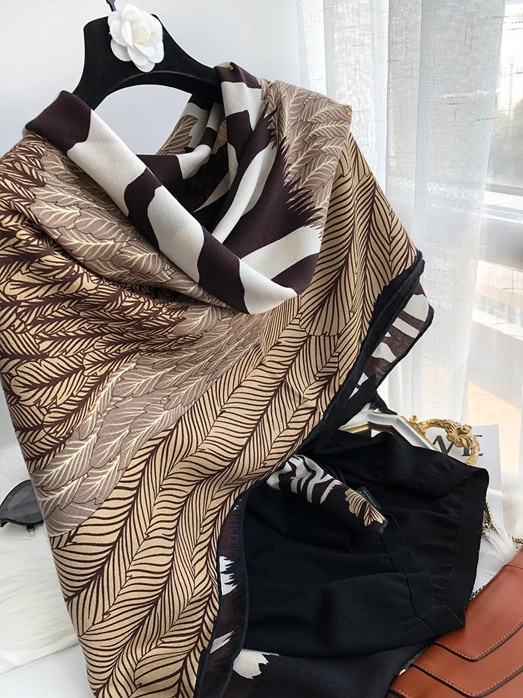 Winter Silk Wool Scarf Female Designer Square Mulberry Shawls and Wraps 135CMX135CM Herm Roller Edge Cape Zebra Pegasus