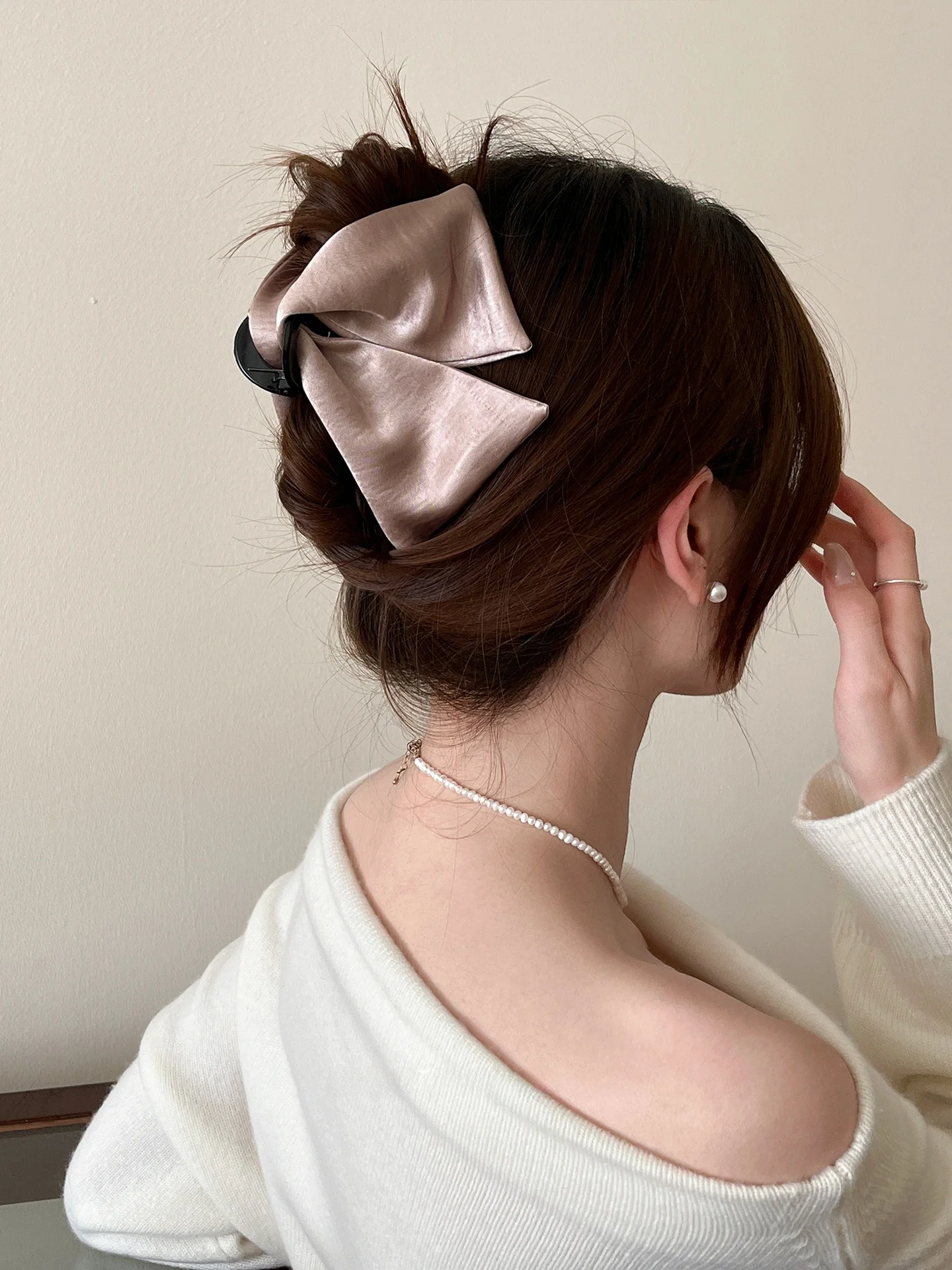 presilha-de-cabelo-coreana-de-cetim-para-mulheres-sensacao-de-luxo-novo-modelo-2026-presilha-para-coque-acessorios-de-cabelo