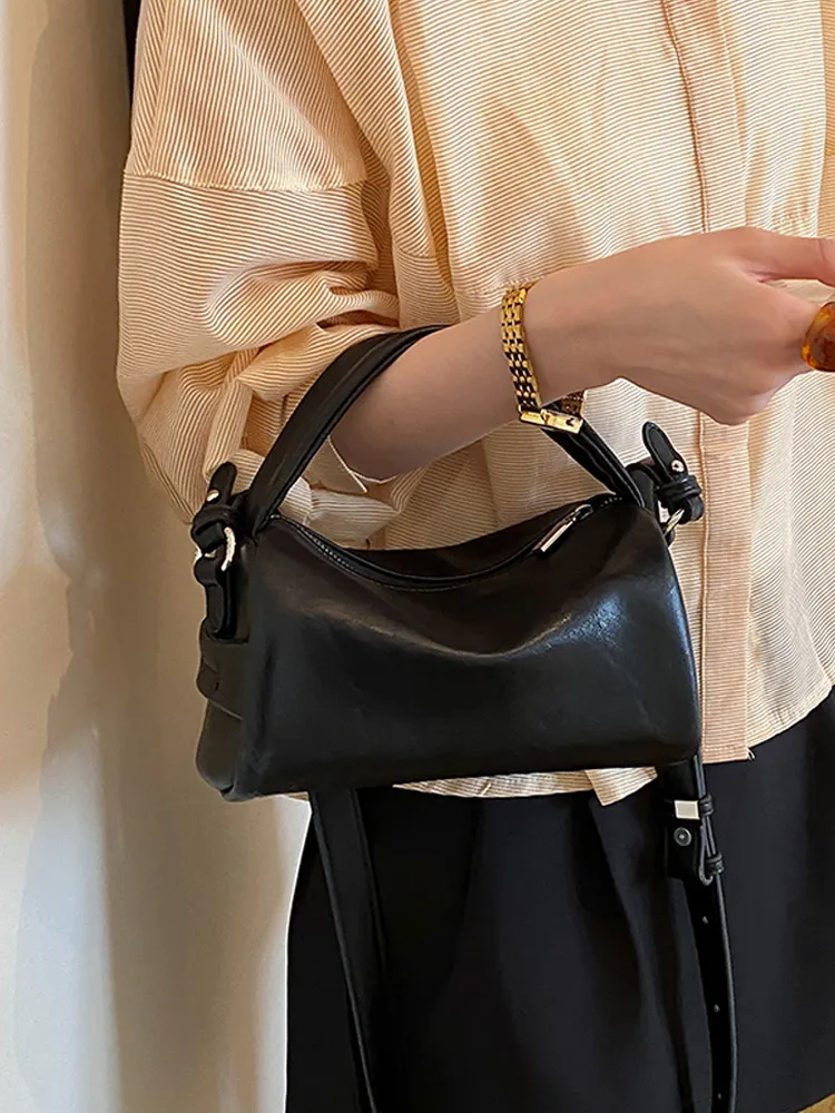 

Classic Black Soft Leather Handbag French Women's Versatile Casual Crossbody Bags Temperament Commuter One Shoulder Bag