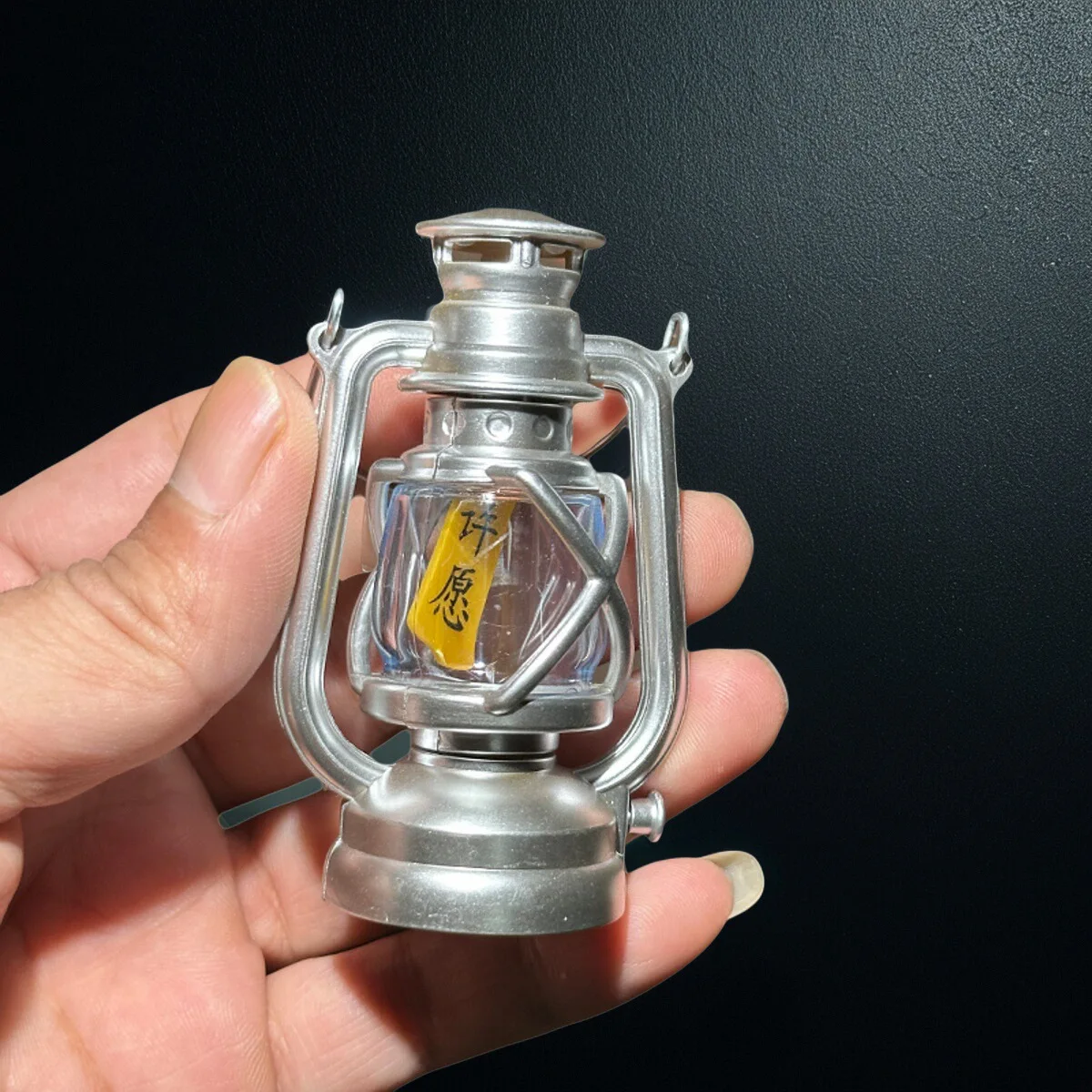 

EDC гироскоп на кончиках пальцев, забавный ночник с пожеланиями, милая мини-модель, орнамент, ретро угольная масляная лампа, ручное вращение, Непоседа, декор сцены