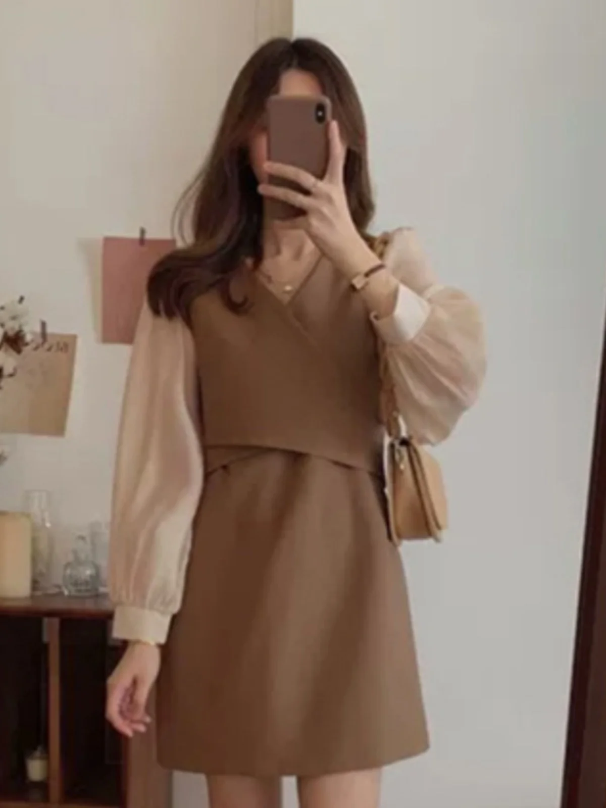 Vestido Curto de Cintura Alta Estilo Coreano com Design Chic para Mulheres, Primavera e Outono, Saia em Camadas com Decote em...