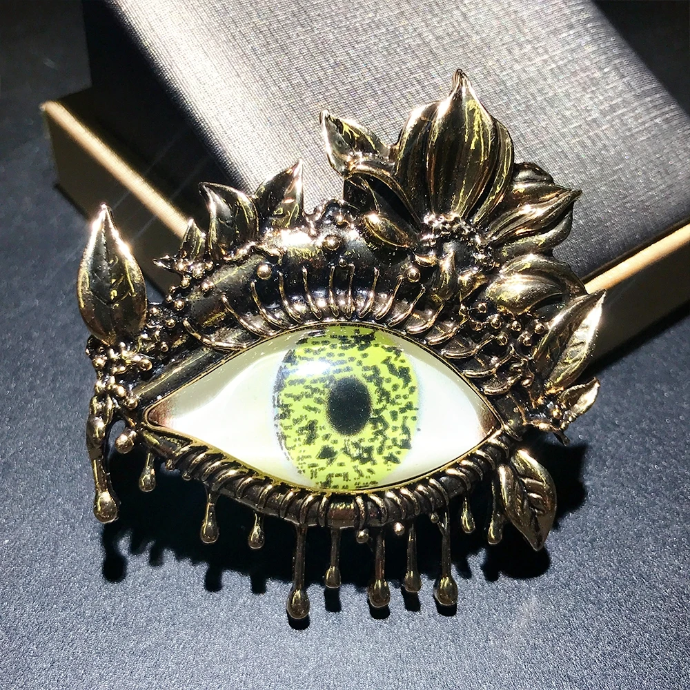 

Big Green Pupils Eye Brooch Pin Flower Eyelashes Badge for Fashion Accessories