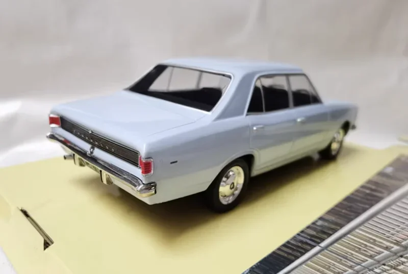 ダイキャスト合金シミュレーション車モデル玩具、opala 1969、収集可能な装飾品、1:24