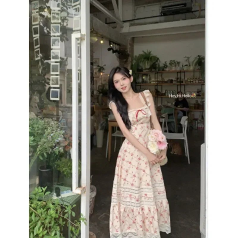 Woman French Retro …