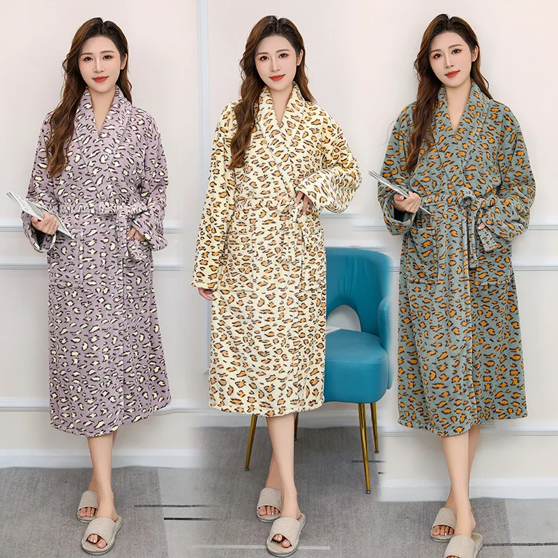 Printed Women’s Bathrobe Thickened & Oversized Leopard-Print Coral Fleece, Casual Adult Robe Quick-Drying & Highly Absorbent